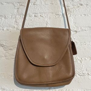 Vintage 1980s Coach Lindsay bag tan